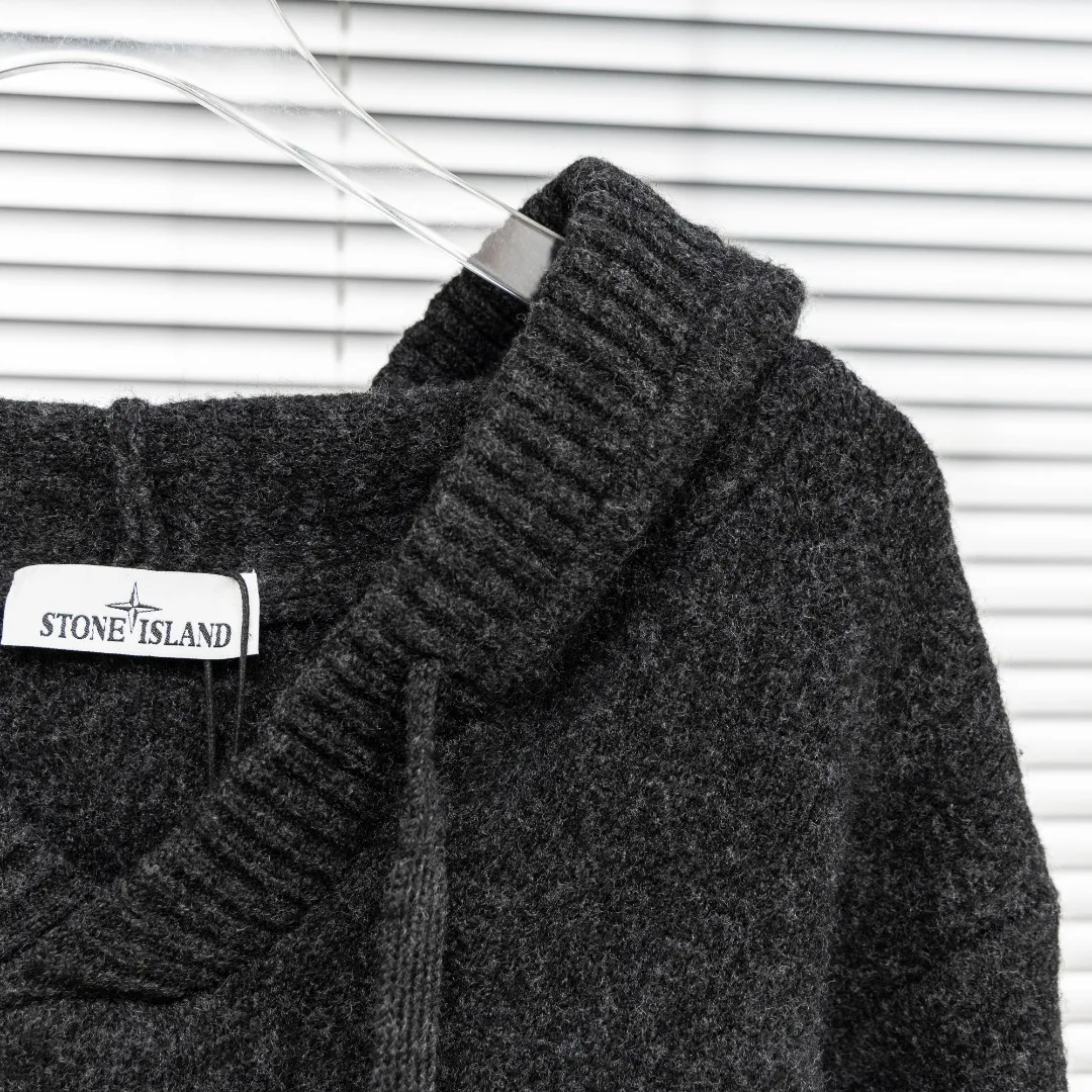 P330 top version (different currencies) Style: Stone Island STONE LSLAND high weight knitted wool V-neck hooded sweater Color: Picture color Size: M-XXXL Fabric: Blended Accessories: Full set of customized accessories No gender distinction, same style for men and women